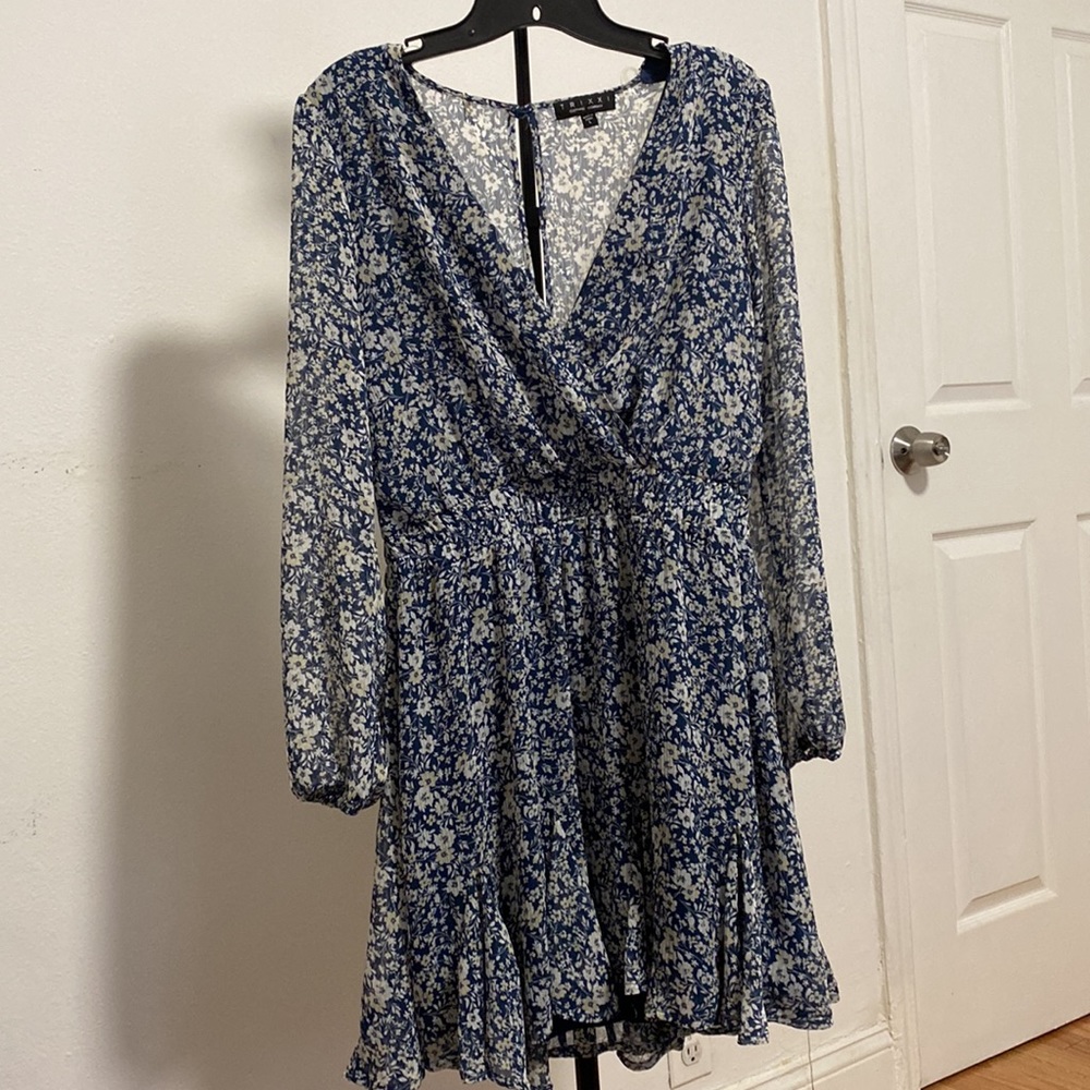 Junior’s blue floral V-neck dress